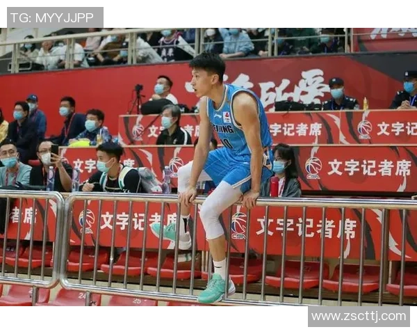 8月4号广东对阵首钢比赛主裁判表现分析与赛后争议解读